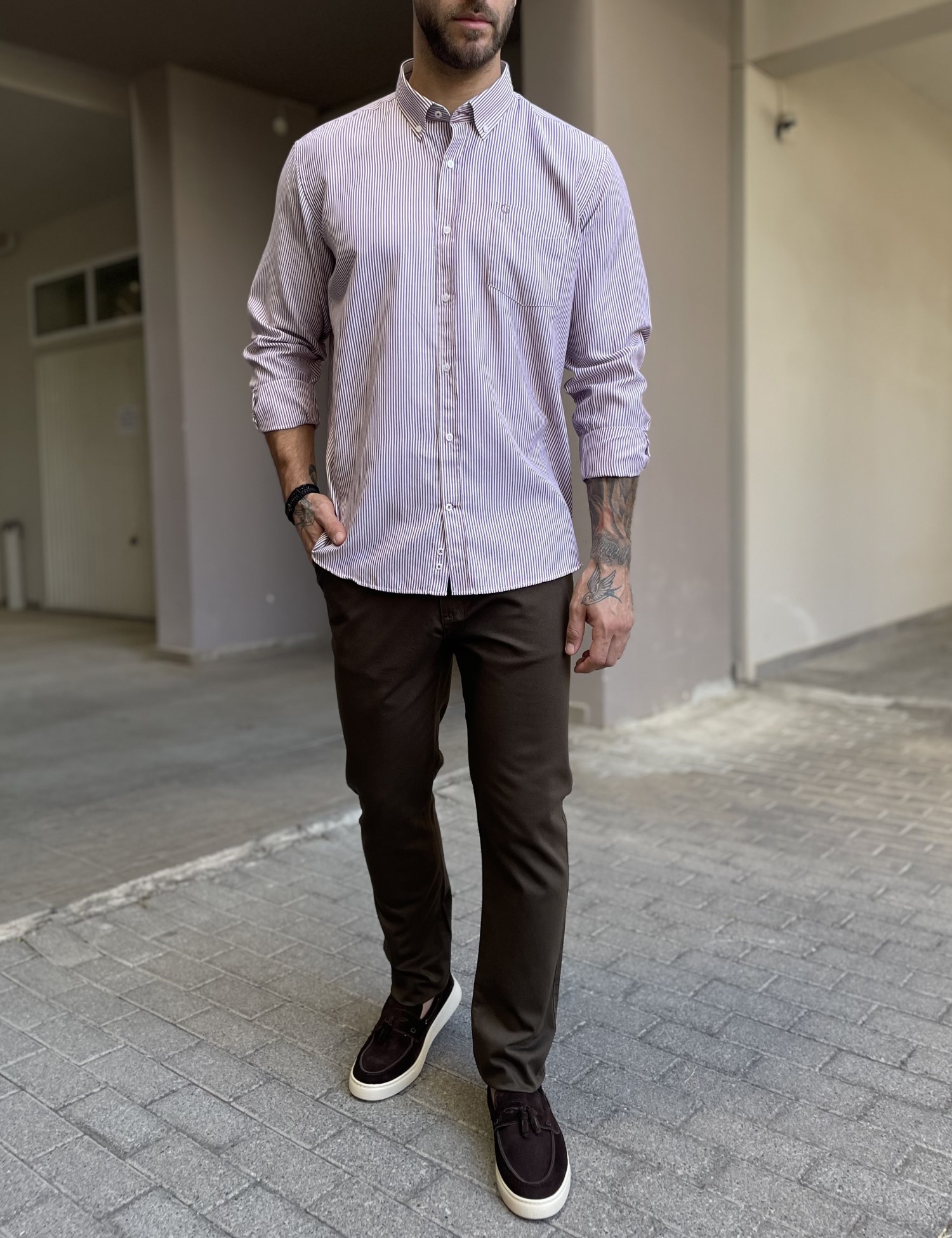 Ανδρικό μπορντό ριγέ πουκάμισο με γιακά και τσέπη στο στήθος 562B φωτογραφία